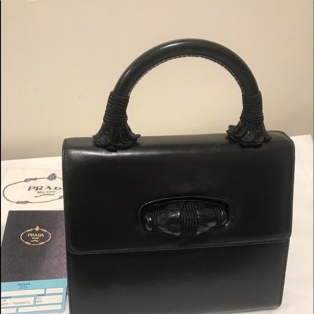 ❤️ PRADA BLACK LEATHER HANDBAG❤️